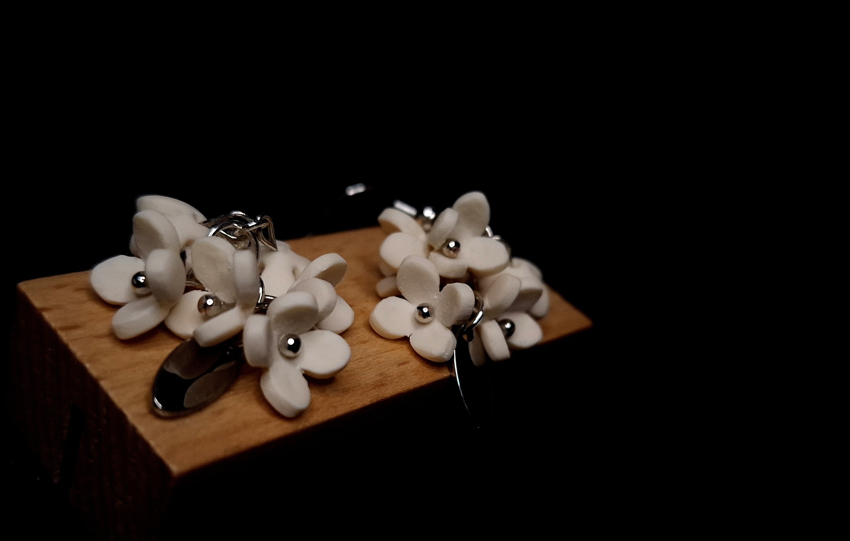 Flower dangles small