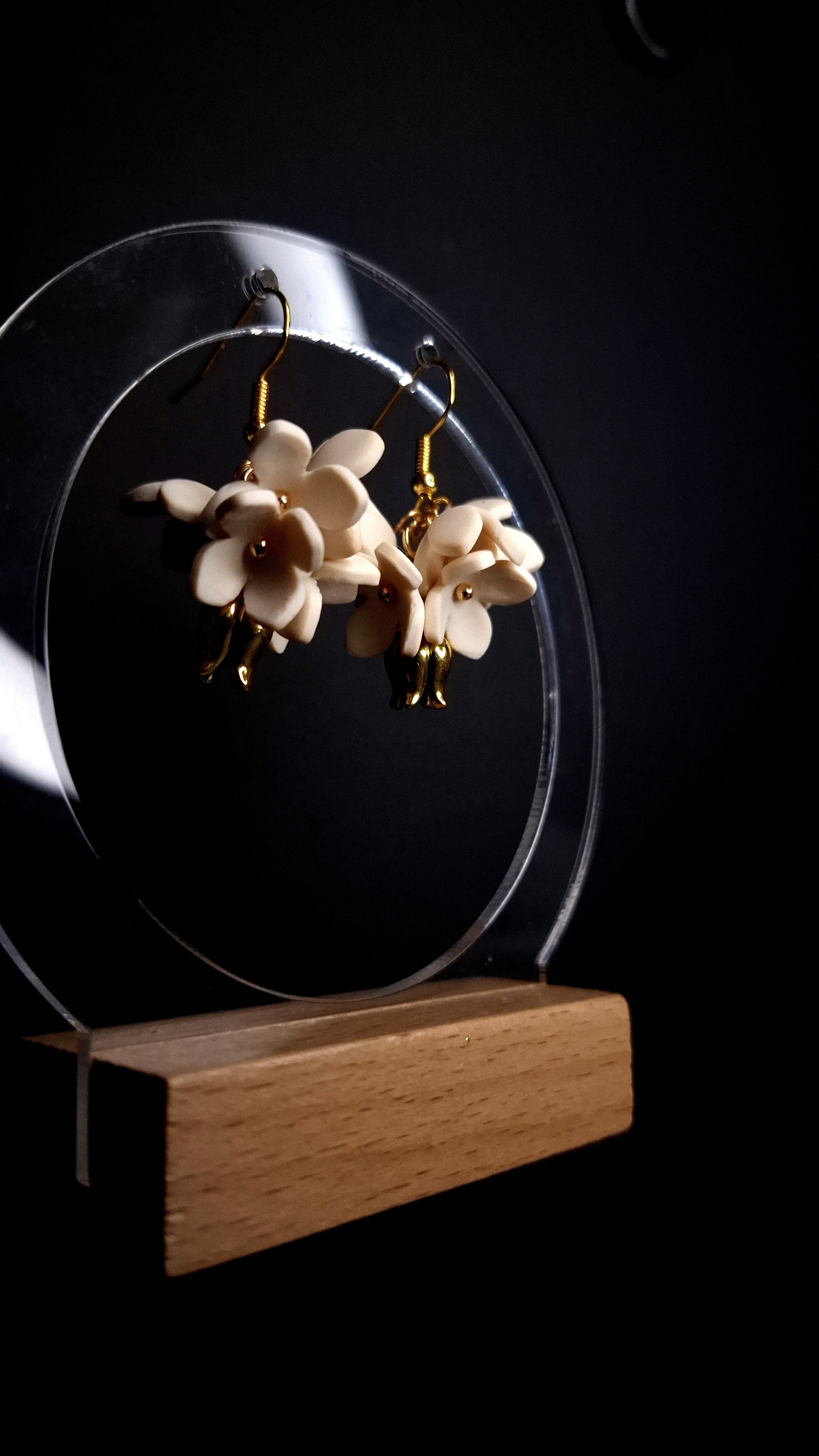 Flower dangles big